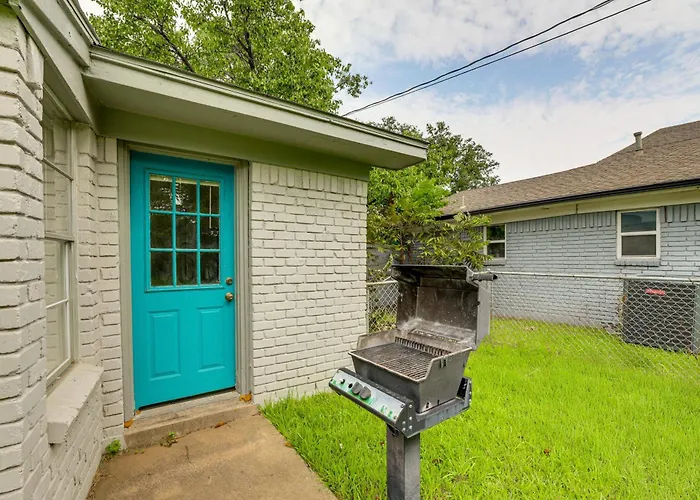 Holiday home Near Shops & Eats: Commuter-friendly Fwtx Fort Worth