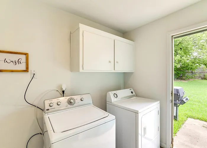 Near Shops & Eats: Commuter-friendly Fwtx