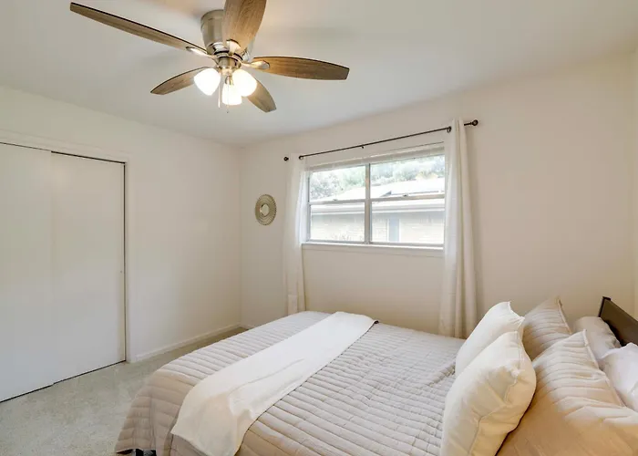 Near Shops & Eats: Commuter-friendly Fwtx * Fort Worth